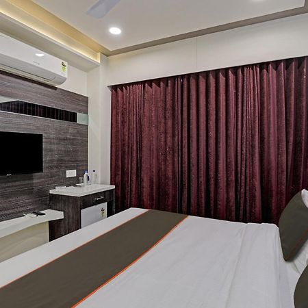 Hotel Collection O Alpha One Ahmedabad Esterno foto