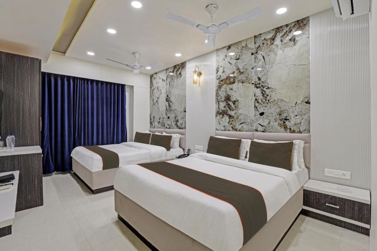 Hotel Collection O Alpha One Ahmedabad Esterno foto