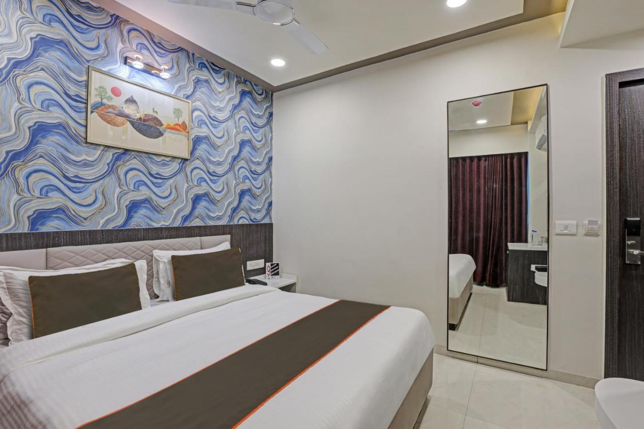 Hotel Collection O Alpha One Ahmedabad Esterno foto