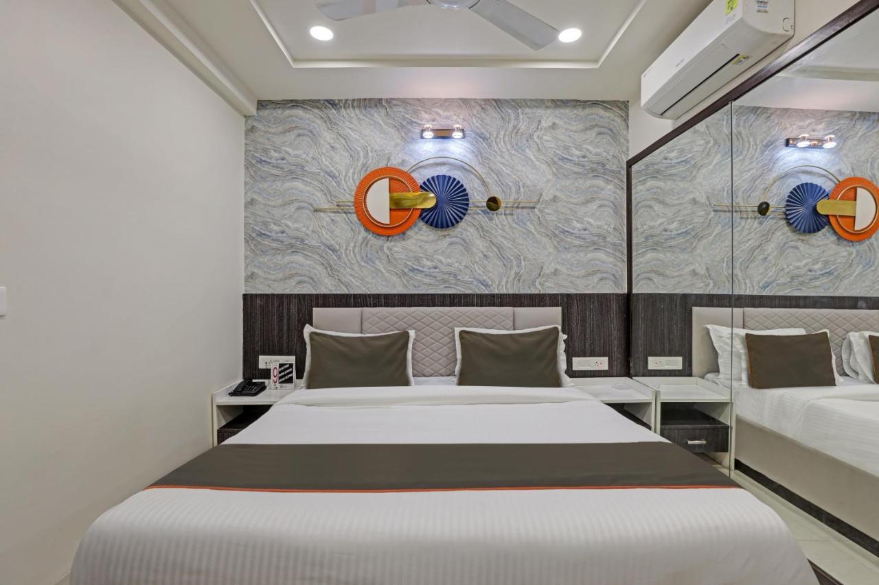 Hotel Collection O Alpha One Ahmedabad Esterno foto